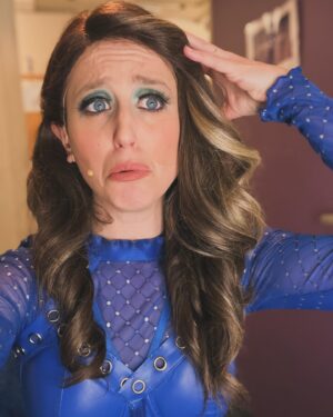 Jaime Lyn Beatty Instagram - The WORST part about @fivethemusical closing is that I’m being forced to say goodbye to THIS ABSOLUTELY GORGEOUS WIG (and all the wonderful ppl in the cast n’ crew blah blah blah….) 🚨BUT IN ALL SERIOUSNESS🚨Only 6 chances left to see me with 🎀THE BEST HAIR OF MY LIFE🎀 (on stage with all these brilliant people blah blah blah) now thru April 21st… then it’s back to being a lil street rat with no work, no social life, and BAD HAIR 🐀 Thank you @iandoeshair_  for this Extreme Makeover: Rat Edition. “I have been changed FOR GOOD” 🥹🥔❤️
 #byebye #goodhairdays #besthairofmylife #wig #cries #fivethemusical #goodhumans #goodwig