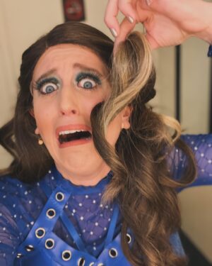 Jaime Lyn Beatty Instagram - The WORST part about @fivethemusical closing is that I’m being forced to say goodbye to THIS ABSOLUTELY GORGEOUS WIG (and all the wonderful ppl in the cast n’ crew blah blah blah….) 🚨BUT IN ALL SERIOUSNESS🚨Only 6 chances left to see me with 🎀THE BEST HAIR OF MY LIFE🎀 (on stage with all these brilliant people blah blah blah) now thru April 21st… then it’s back to being a lil street rat with no work, no social life, and BAD HAIR 🐀 Thank you @iandoeshair_  for this Extreme Makeover: Rat Edition. “I have been changed FOR GOOD” 🥹🥔❤️
 #byebye #goodhairdays #besthairofmylife #wig #cries #fivethemusical #goodhumans #goodwig