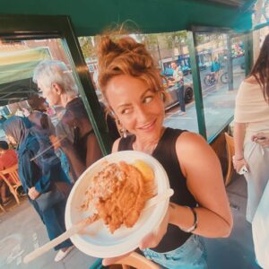 Jaime Winstone Instagram - Celebrating with family @pelliccicafe cafe podcast launch last night..these beautiful people have tolerated and fed our family for generations! We love you and can’t wait to Listen to @downthecaff ! ❤️🇮🇹🍝🍕❤️ 

ITS A LONDON THING⚡️🇬🇧🇮🇹⚡️