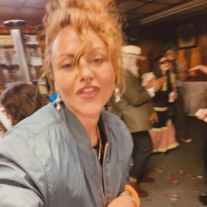 Jaime Winstone Instagram - Celebrating with family @pelliccicafe cafe podcast launch last night..these beautiful people have tolerated and fed our family for generations! We love you and can’t wait to Listen to @downthecaff ! ❤️🇮🇹🍝🍕❤️ 

ITS A LONDON THING⚡️🇬🇧🇮🇹⚡️