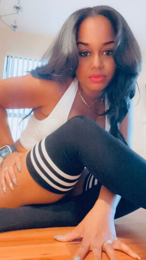 Jaimee Foxworth Instagram - Been hibernating. See you soon…

#TheFoxxFridays🦊