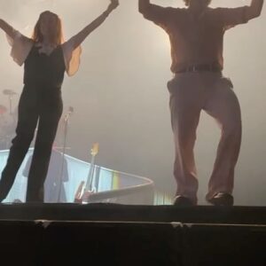 Jain Instagram - Merci la Suisse!!!!!! Il a fait chauuuuuud 🥵🥵🇨🇭❤️ @festineuch