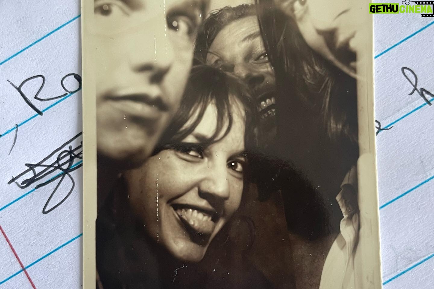 Jain Instagram - 👀 Went to L.A 👀, wrote a lot of new songs, part one 🥳🥵 With these guys @yodelice @louxormusic and 📸 @benjaminporraz ❤️❤️❤️.