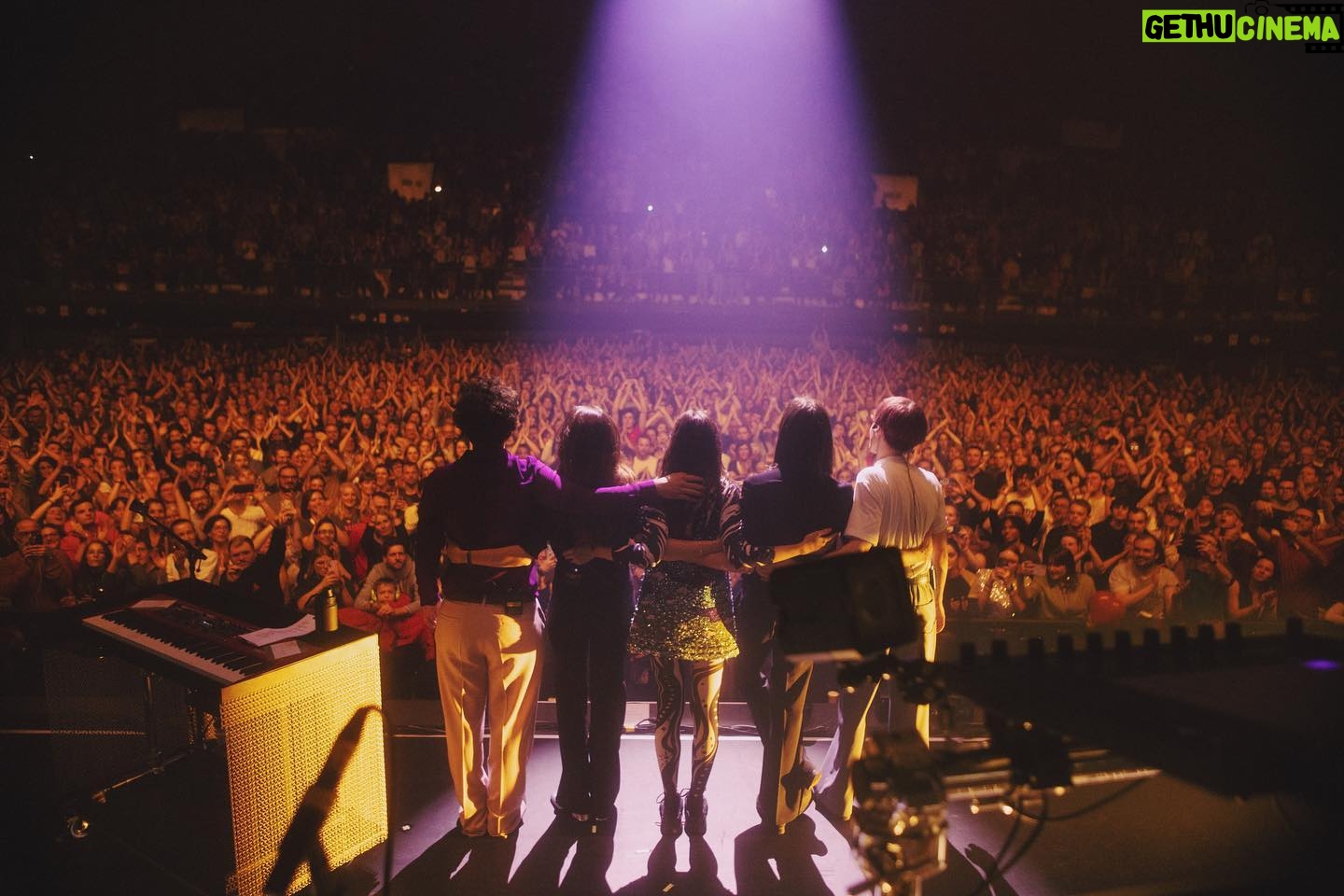 Jain Instagram - Merci merci merci Reims et Lille de nous avoir si bien accueilli… Qu’est ce que ça fait du bien de chanter, de danser ( et de rire) avec vous!!! On en voudrait encore ❤️… Photo par @lisamiquet @reimsarena @zenithdelille