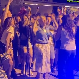 Jain Instagram - Dernière de l’été en Corse, c’était fou cette tournée des festivals…J’ai pas les mots…Je rêve de vous présenter ce concert en salle 🤩🤩🤩, j’ai déjà trop hâte. Bravo et merci à ces musicien(ne)s de folie que j’aime profondément, @emelinefougeray @louxormusic @osoumali @benjaminporraz . Bravo et merci à toute mon équipe incroyable, sans qui rien ne serait possible… Julie,Enzo, Derya, JP, Marianne, Jeremy, Mathieu, Johan, Yvess, Crabby, Juliette, Léo, Sergio, Winnie,Yoann, Nico, Guy. Le retour sur scène est un rêve grâce à vous. Ça part 🚀. Ps: On pouvait pas mieux clôturer ce festival qu’en improvisant Makeba à côté du bar U Scalu d’Erbalunga ! (merci au groupe qui nous a prêté la scène). Photo par @loriotcamille