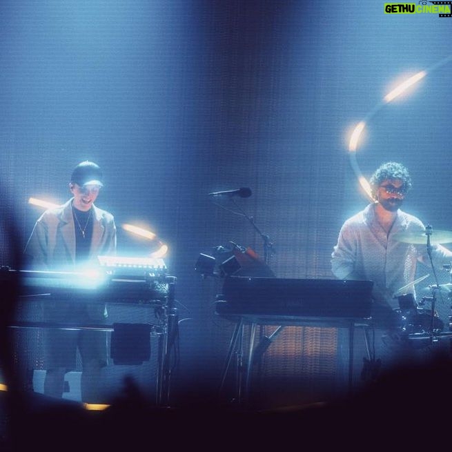 Jain Instagram - Merci Aix en Provence pour ce tout premier concert au @6micaix Quel bonheur de remonter sur scène pour fêter ces retrouvailles!! Je n’oublierai jamais ce moment avec vous ❤️❤️❤️, merci…. Ce soir, Avignon! Au @idile_festival … Pic by @yawata__