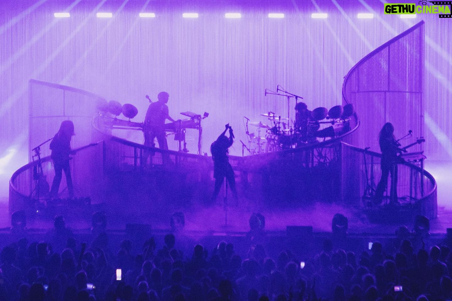 Jain Instagram - Merci merci merci Reims et Lille de nous avoir si bien accueilli… Qu’est ce que ça fait du bien de chanter, de danser ( et de rire) avec vous!!! On en voudrait encore ❤️… Photo par @lisamiquet @reimsarena @zenithdelille