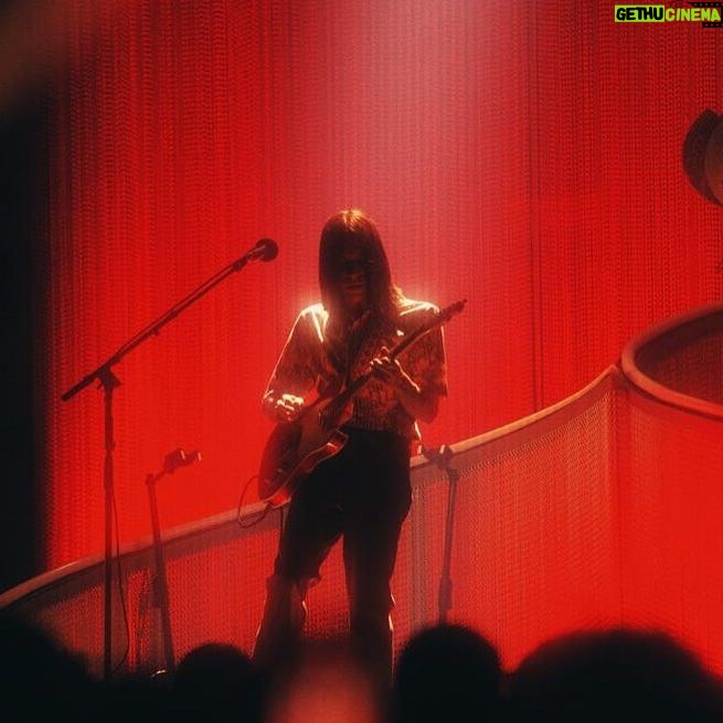 Jain Instagram - Merci Aix en Provence pour ce tout premier concert au @6micaix Quel bonheur de remonter sur scène pour fêter ces retrouvailles!! Je n’oublierai jamais ce moment avec vous ❤️❤️❤️, merci…. Ce soir, Avignon! Au @idile_festival … Pic by @yawata__