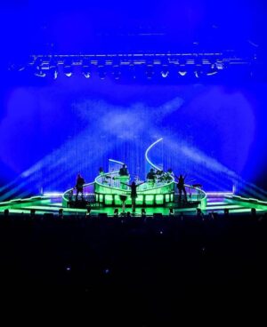 Jain Instagram - Amiens, Montpellier et Lyon, mais merciiiiiiiiiiiii 🔥🔥🔥❤️!
Vous retrouver au rendez-vous  est incroyable, j’en avais tellement rêvé 🥹 ! Ce début de tournée commence très très fort! 

Merci à toute mon équipe de feu grace à qui cette tournée est Full Fool Love ❤️🤘

@juli3_l3noir @osoumali @emelinefougeray @louxormusic  @benjaminporraz @deryasound @mariesandrinem @romain_leclerc @jeremy.bargues @matthieucrossard @a_m_b_u_j_a_  @crabbylecrab