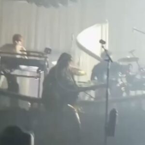 Jain Instagram - Amiens, Montpellier et Lyon, mais merciiiiiiiiiiiii 🔥🔥🔥❤️!
Vous retrouver au rendez-vous  est incroyable, j’en avais tellement rêvé 🥹 ! Ce début de tournée commence très très fort! 

Merci à toute mon équipe de feu grace à qui cette tournée est Full Fool Love ❤️🤘

@juli3_l3noir @osoumali @emelinefougeray @louxormusic  @benjaminporraz @deryasound @mariesandrinem @romain_leclerc @jeremy.bargues @matthieucrossard @a_m_b_u_j_a_  @crabbylecrab