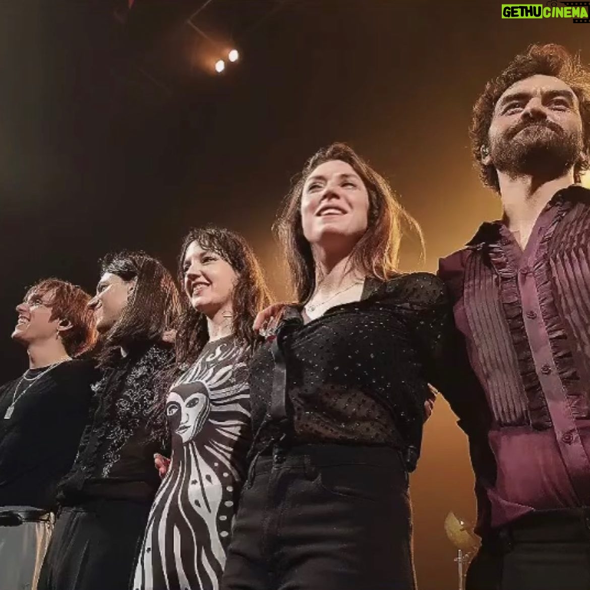 Jain Instagram - What a week !!! Merci Brest, Rouen et La Roch’ !!!!!!!! 🫶🤯❤️ C’est tellement bien de jouer cet album chez vous!