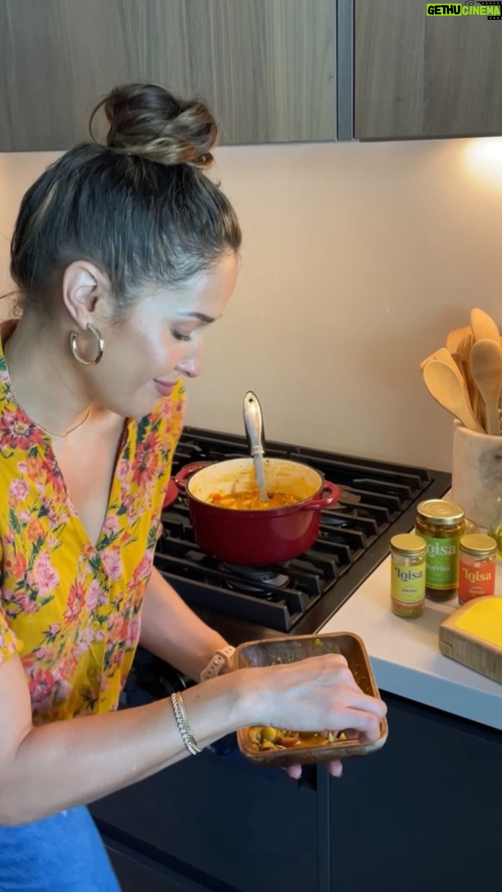 Jaina Lee Ortiz Instagram - #SomosNuevaYork 🌴🇵🇷🌆 So, I’m going the untraditional route. We normally double fry tostones. But, I gotta look out for them arteries. I tried them in the air fryer for the first time using a little avocado oil and some sea salt…. Bam. Crunchy, delicioso! Mmm Que sabor. You can also make this with white rice. However you make it, if you use @eatloisa ….it’s going to have that flavor that makes it so special. #HispanicHeritageMonth