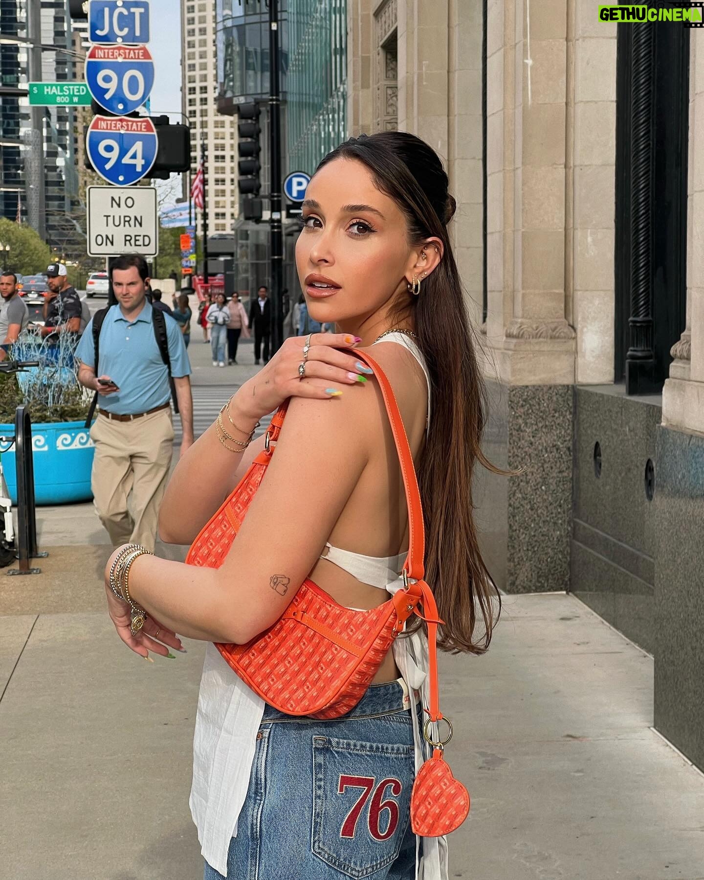 Jami Alix Instagram - wearing a stagecoach tank top is genuinely my version of attending a festival 🤠i’m so curious are you stageCOACH or stageCOUCH!? @pacsun #pacpartner