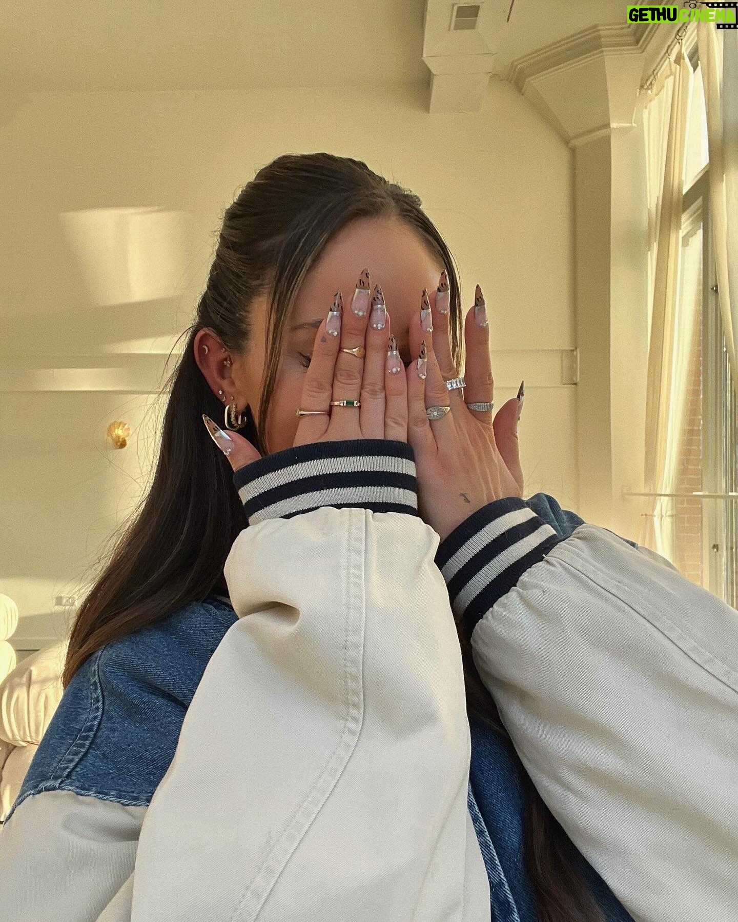 Jami Alix Instagram - raise ur phone case if u feel personally victimized by joe keery