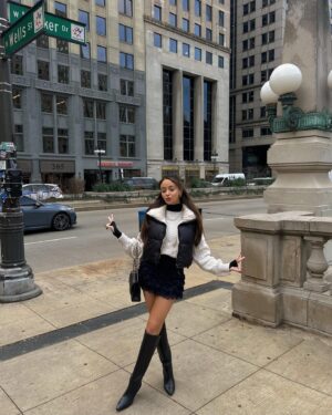 Jami Alix Instagram - officially a midwest city gurly 🥹🤍 moving into my first chicago apartment next week AH! terrified, excited, anxious, joyful, everything, everywhere. living alone is something i never wanted to do but i feel genuinely excited for all the future discoveries that come from this chapter. any advice is greatly appreciated!! outfit is all @pacsun linked in my stories 🤍 #pacpartner