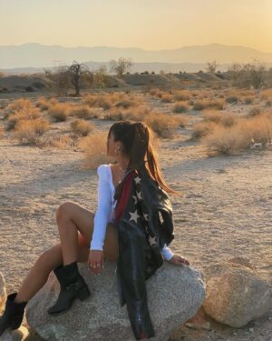 Jami Alix Instagram - absolutely jazzed to announce that i am finally sitting on my couch voluntarily this weekend but here is what i looked like in past years when trying to convince myself and the internet that imma festival girly (im not) <33 last one is from the first year of coachella when @leximars tricked me into driving us to palm springs & promised we had a place to stay when in reality she had absolutely no plan and we ended up sleeping over at a random promoters house (nothing happened) & thought we were SO cool bc we got invited to the same party as bella thorne and modsun lol this is why your 20s are a joke so please be in on the joke and enjoy them!!!!