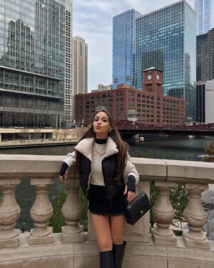 Jami Alix Instagram - officially a midwest city gurly 🥹🤍 moving into my first chicago apartment next week AH! terrified, excited, anxious, joyful, everything, everywhere. living alone is something i never wanted to do but i feel genuinely excited for all the future discoveries that come from this chapter. any advice is greatly appreciated!! outfit is all @pacsun linked in my stories 🤍 #pacpartner