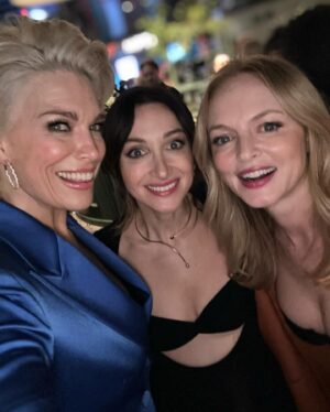 Jamie Lee Instagram - gorgeous night with the best brainy beauties in the biz I’m tired now bye bye oh wait emmys are tomorrow ok time for celsius hi hi

Dress @beaufille
Shoes @lagencefashion 
Glam @makeupbyomarl 
Styling @anna_schilling
😽✨😽

@mptf 

#TedLasso