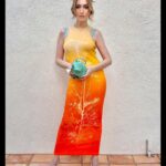 Jamie Clayton Instagram - 💋Besos y gracias @loewe @mytheresa.com @jonathan.anderson #loewepaulas 🧡❗️