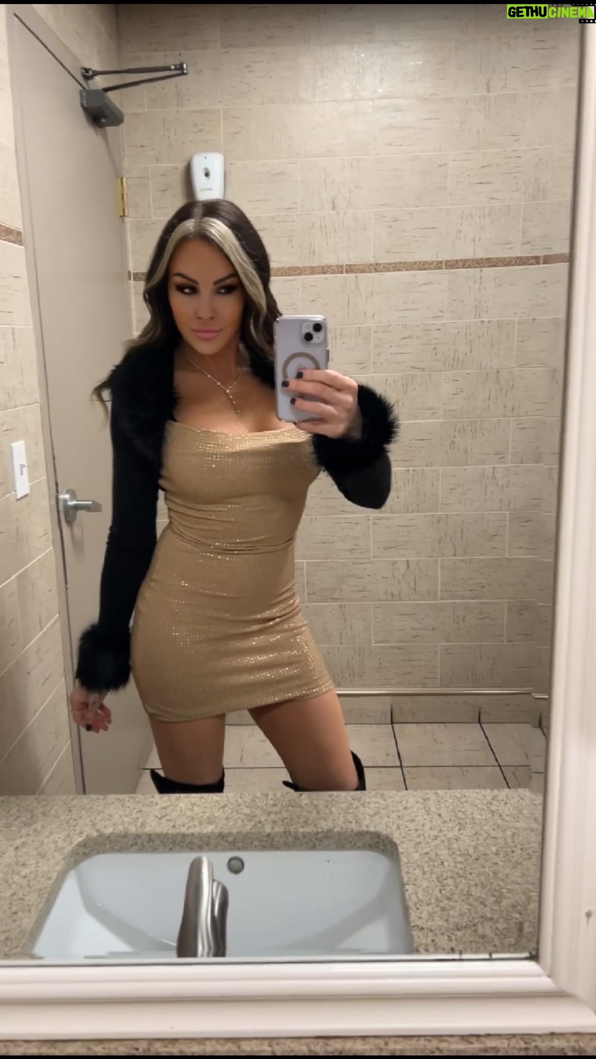 Jamie Szantyr - 10.9K Likes - πβοΈHoliday party fit checkβοΈ π