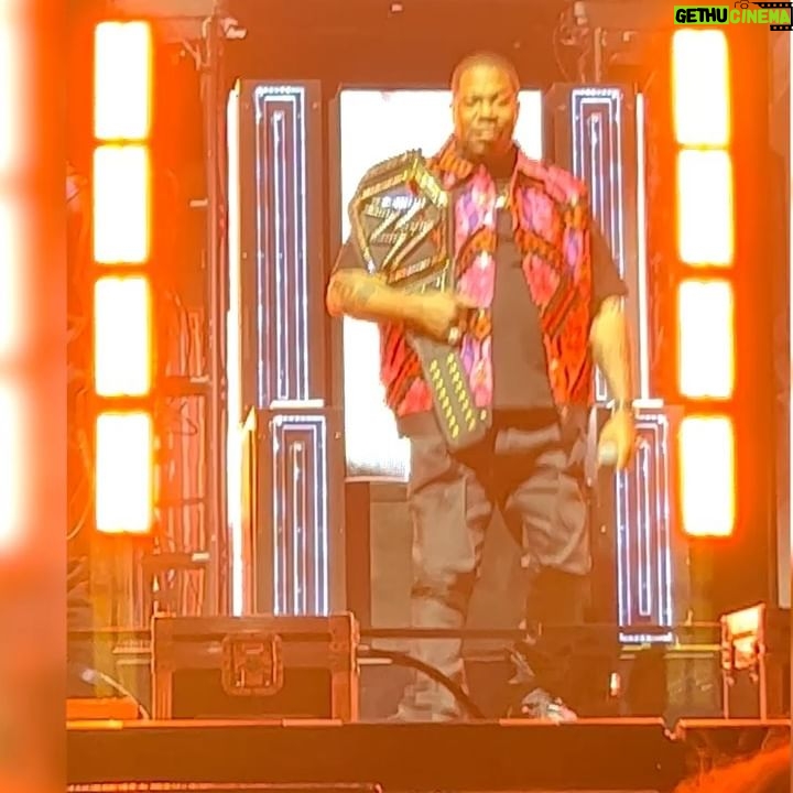 Jamie Szantyr - 5.8K Likes - So @bustarhymes & @spliffstar_mrlewis tore it up last night in Hartford!! π₯π₯π₯
@wwe
@50cent
#TheFinalLaptour