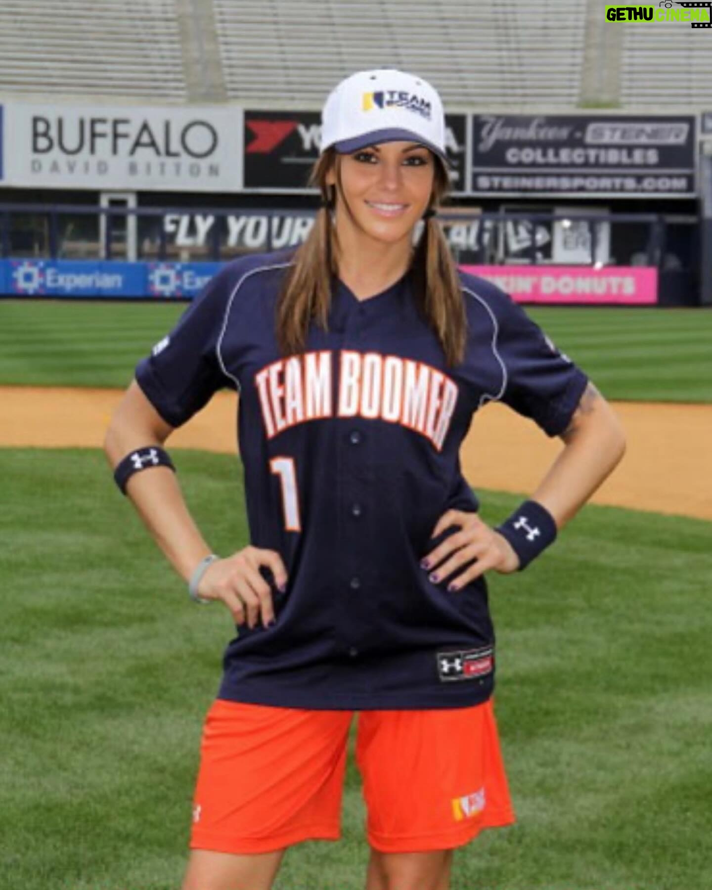 Jamie Szantyr Instagram - Throwback to when I played ball at @yankees Stadium for the 4th Annual Bombers Boomer Broadway Softball Classic for Charity. This is run by Boomer Esiason and I played on his team with other celebrity guests and we played against The Wounded Warriors and some Yankee Alumni. This is probably one of the top coolest things I’ve ever done because anyone who knows me knows how much I love baseball and what a huge Yankee fan I am, so to play ball AT YANKEE STADIUM with some greats like El Duque, who is my top favorite pitcher of all time, and Charlie Hayes was a surreal experience.