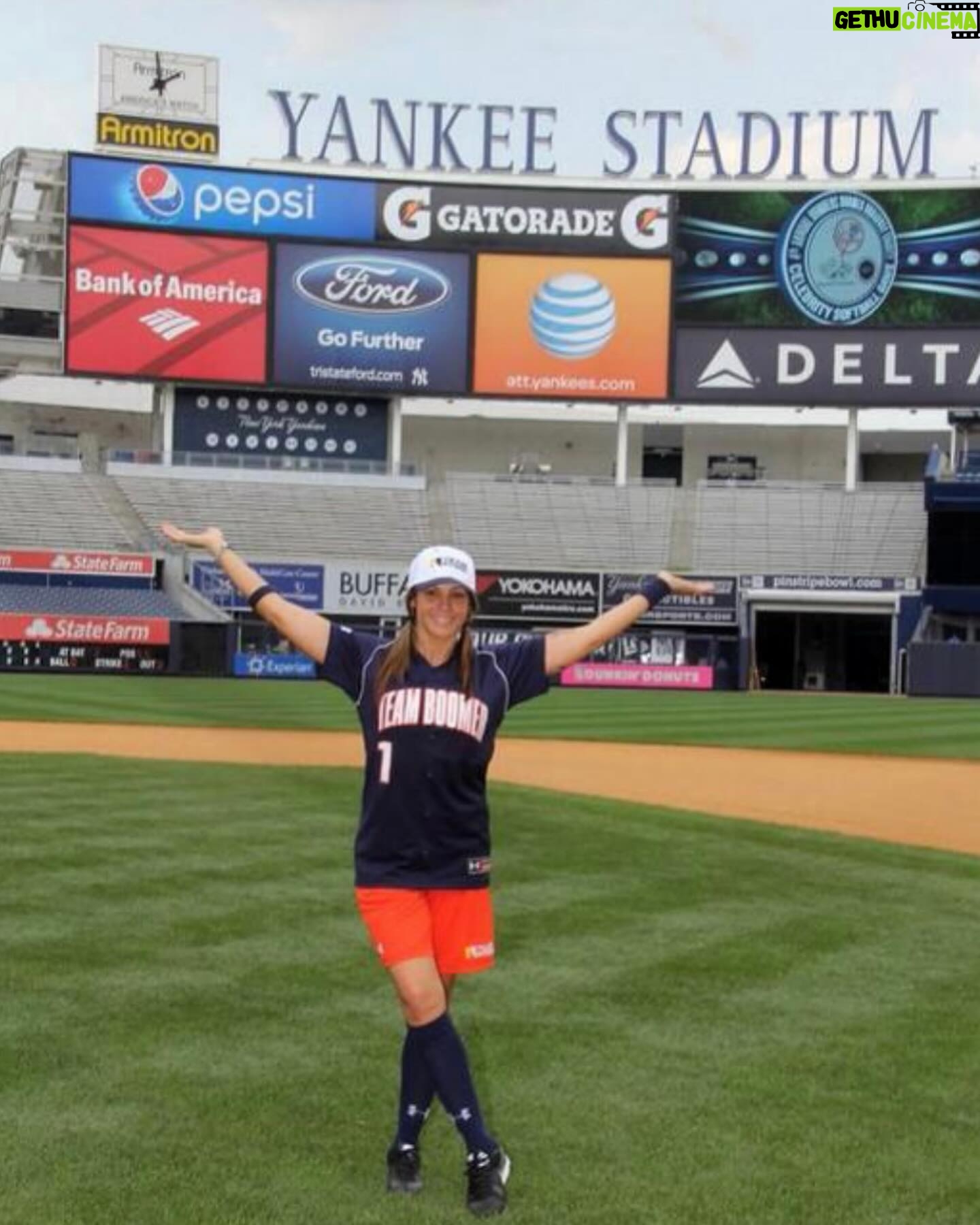 Jamie Szantyr Instagram - Throwback to when I played ball at @yankees Stadium for the 4th Annual Bombers Boomer Broadway Softball Classic for Charity. This is run by Boomer Esiason and I played on his team with other celebrity guests and we played against The Wounded Warriors and some Yankee Alumni. This is probably one of the top coolest things I’ve ever done because anyone who knows me knows how much I love baseball and what a huge Yankee fan I am, so to play ball AT YANKEE STADIUM with some greats like El Duque, who is my top favorite pitcher of all time, and Charlie Hayes was a surreal experience.
