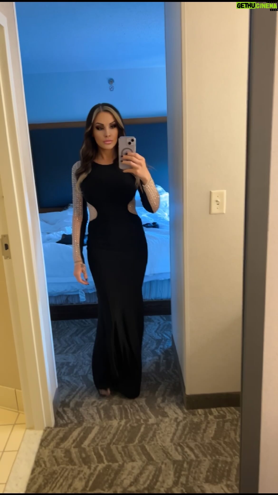 Jamie Szantyr - 7.3K Likes - β¨Favorite dress.β¨