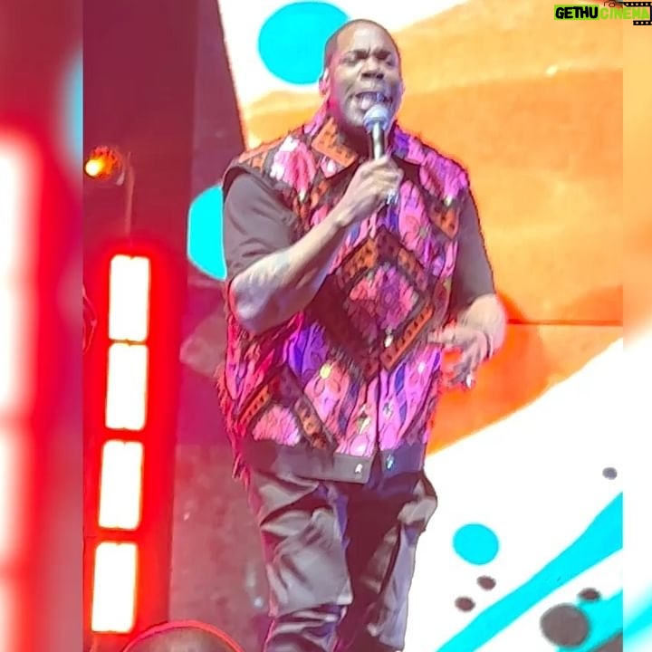 Jamie Szantyr - 5.8K Likes - So @bustarhymes & @spliffstar_mrlewis tore it up last night in Hartford!! π₯π₯π₯
@wwe
@50cent
#TheFinalLaptour