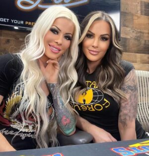 Jamie Szantyr Instagram - The Pam Anderson & Carmen Electra of Wrestling.🔥

See y’all in a few weeks at @officialwrestlecon!

@alove4life222