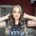Jamie Szantyr Instagram - Had to take another trip to @mane.loft today so @neli.knows.hair could slay tf outta this hair once again with @invisiblebeadextensions Thank you @neli.knows.hair!! I’m in love. 🔥🔥🤌🏼💜