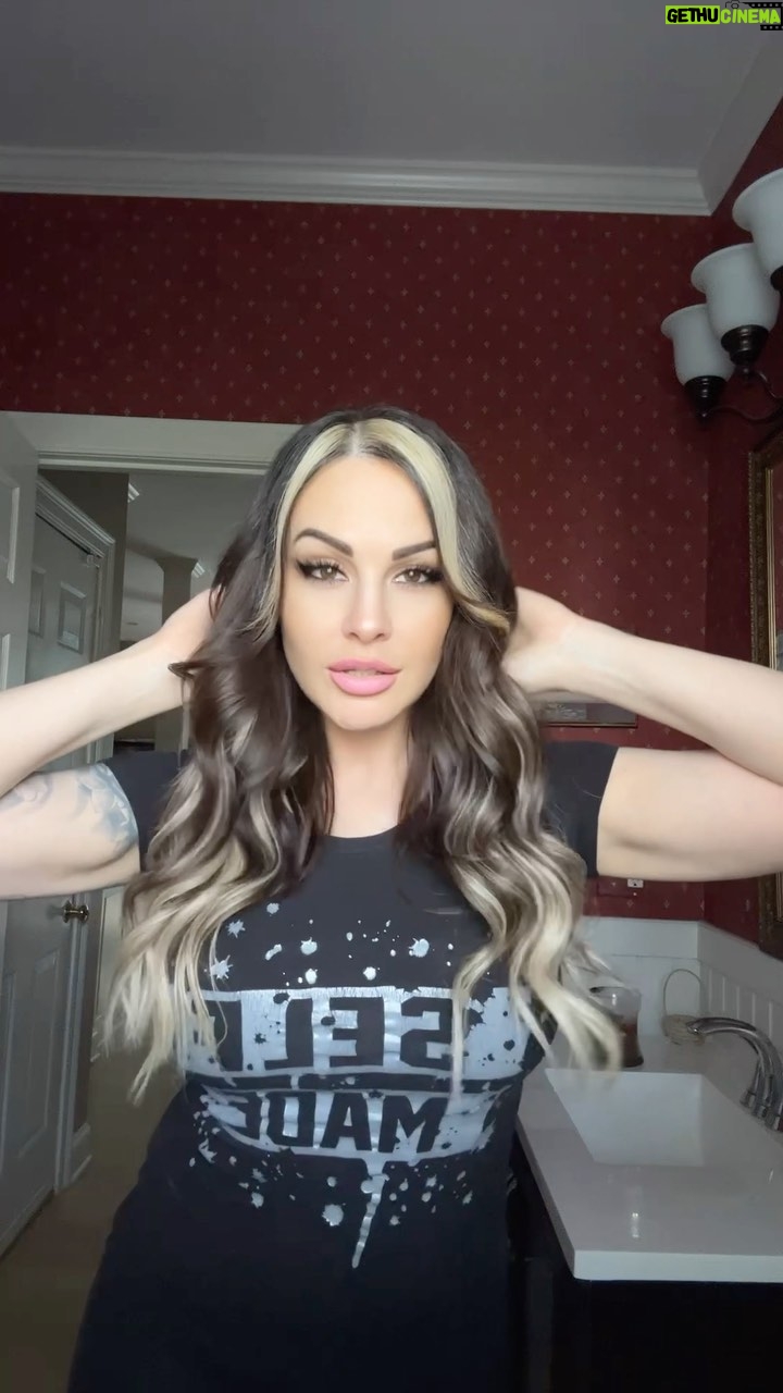 Jamie Szantyr - 7.6K Likes - Had to take another trip to @mane.loft today so @neli.knows.hair could slay tf outta this hair once again with @invisiblebeadextensions
Thank you @neli.knows.hair!! Iβm in love. π₯π₯π€πΌπ