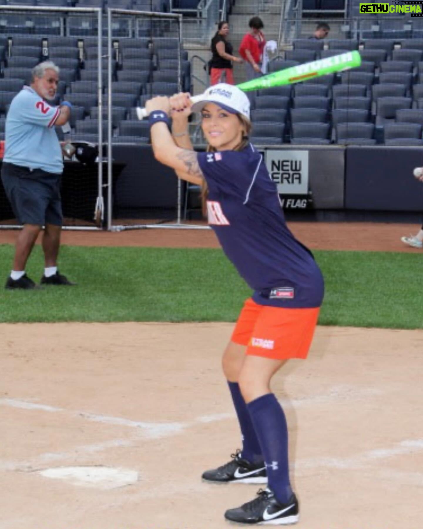 Jamie Szantyr Instagram - Throwback to when I played ball at @yankees Stadium for the 4th Annual Bombers Boomer Broadway Softball Classic for Charity. This is run by Boomer Esiason and I played on his team with other celebrity guests and we played against The Wounded Warriors and some Yankee Alumni. This is probably one of the top coolest things I’ve ever done because anyone who knows me knows how much I love baseball and what a huge Yankee fan I am, so to play ball AT YANKEE STADIUM with some greats like El Duque, who is my top favorite pitcher of all time, and Charlie Hayes was a surreal experience.
