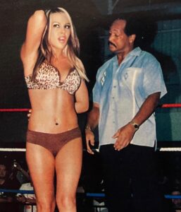 Jamie Szantyr Instagram - One word comes to mind while looking at the face of Ron Simmons here! And now y’all know where that catchphrase started! 🤣🤣 (2008)