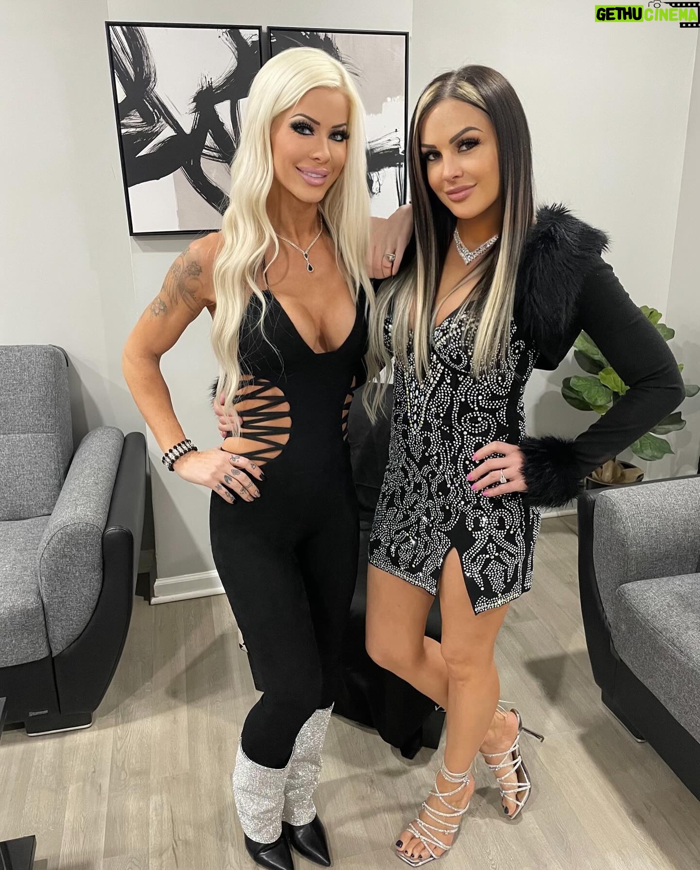 Jamie Szantyr - 10.3K Likes - Pam and Carmen at it again! π₯
THANK YOU to all who came to see us this weekend at @officialwrestlecon!!
We love and appreciate each and every one of you for your continued support for TBP!! π― @alove4life222
Photo by @fiveohfitness π