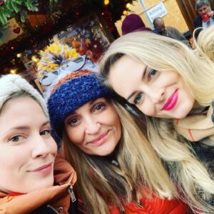 Jana Kovalčiková Instagram - 3grácie dvaja #gutentag und #gutenappetit #rodinkauzasnych na zájazde @oscar_lenka a #masaludi a @adamgranak atď