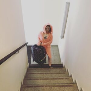 Jana Kovalčiková Instagram - #vianoceuzprisli #dalekyvychod #smaskounatvari #presovvola 🧚‍♀️