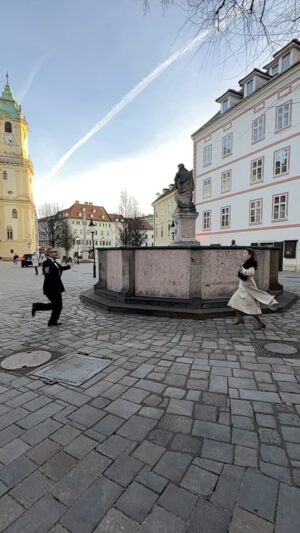 Jana Kovalčiková Instagram - Keď už je ten Valentín … aj tvrdé srdcia zmäkli…#valentine #love #bratislava #bestcouple 😂🥳