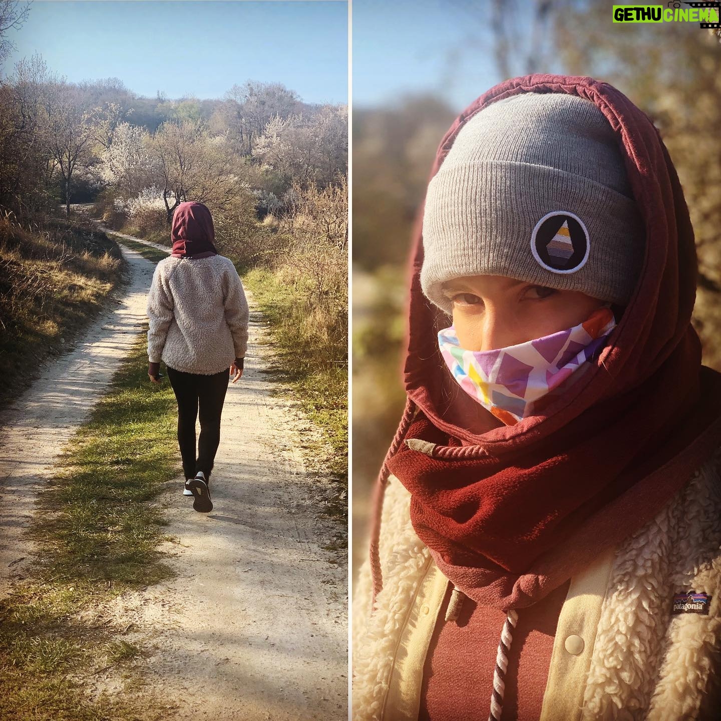 Jana Kovalčiková - 6K Likes - navarené-upratané-prečítané a #nakupene (nemyslím vypité🖖🏾) vďaka mojim favoritom, ktorí okrem toho, že sa starajú o lesy, myslia na iných, organizujú premietanie dokumentárnych filmov, a mnoho ďalšieho, tak majú aj #onlineshop a v ňom #zlavy !!!
Dámy a páni, dovoľte aby som Vám predstavila @wilderoben 💛💛💛tým chcem povedať, že: pomôžeš im —> potešíš seba
ps: na ich tovar, platí doživotná záruka skrátka #laskanaprvynakup