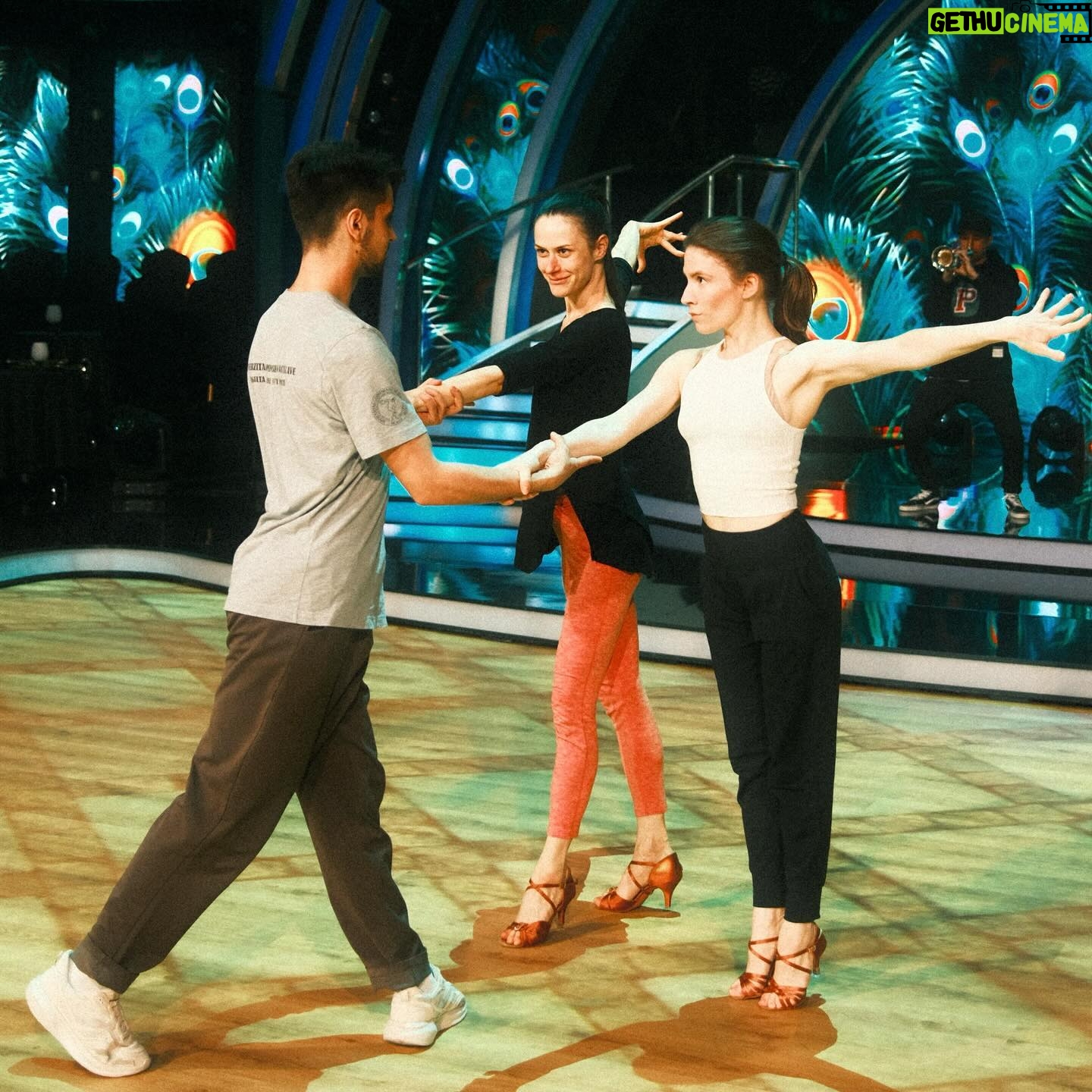 Jana Kovalčiková - 4.4K Likes - Prešov RULES 😂 Ďaľšia trojica Anicka - Janka & Jaro 💃 Trio Samba night 🔥 Budú TOP ?
#letsdancemarkiza #momenty #triodance #tanec #samba #exkluzivne #backstage #pepehopohlad