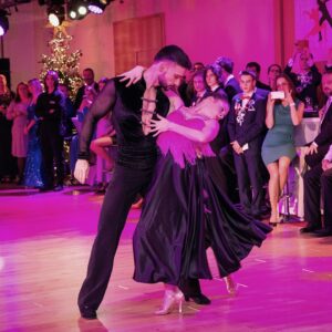Jana Kovalčiková Instagram - …dancing show with the queen @j.kovalcikova 👑 
Keď som ťa pred siedmimi mesiacmi objímal a blahoželal ti k titulu kráľovnej parketu @letsdance.markiza , toto by mi naozaj nikdy nenapadlo🔥