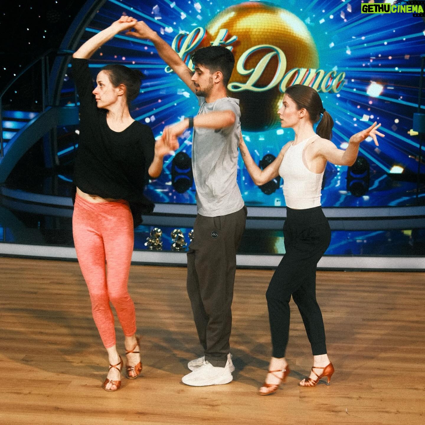 Jana Kovalčiková - 4.4K Likes - Prešov RULES 😂 Ďaľšia trojica Anicka - Janka & Jaro 💃 Trio Samba night 🔥 Budú TOP ?
#letsdancemarkiza #momenty #triodance #tanec #samba #exkluzivne #backstage #pepehopohlad