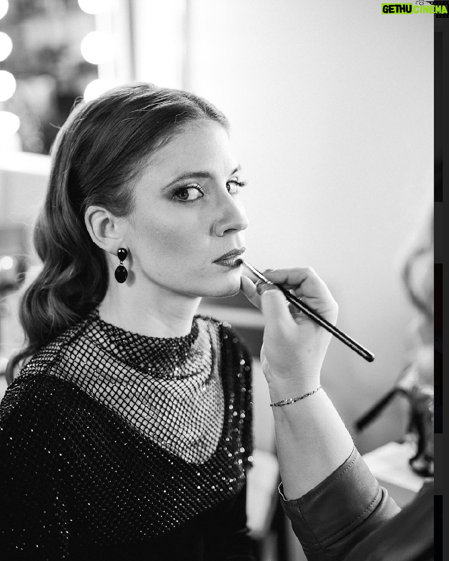 Jana Kovalčiková - 9.7K Likes - a takto sa nám to skončilo!
intenzívna a neopakovateľná jazda parketom!
bola to show plná lásky, talentu, krásy a všetkého čo si len dokážete predstaviť ✨ ďakujem Vám a ďakujem nám! @vildasir the best @pepemajesky @minokeres @semasatke @dansovia_tanecna_akademia @tvmarkizaofficial @letsdance.markiza všetci moji spolutanečníci a spolutanečníčky a všetci ostatní! boli sme skvelý tím 🤍🤌🏼🤍 foto: @jan.bors