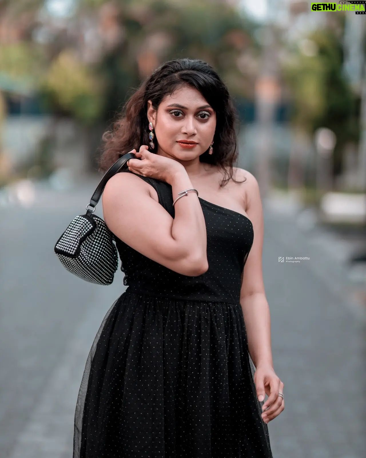 Janaki Sudheer - 3.2K Likes - Black suits me the best
💄 @mua_alisha_official
#exploremore #enjoyment #enjoylittlethings #enjoylife #happiness #happy #hairstyles #blackgirl #blessed #loveyouall #loveyourself #iamonmyway #instagood #instalove #instafashion #instadaily #instamood #picoftheday #possitivevibes #picoftheday #janakisudheer #janakisudheerarmy #vibes #modelsofinstagram #modelsofkerala #bigbossmalayalamseason4 #bigbossmalayalam
