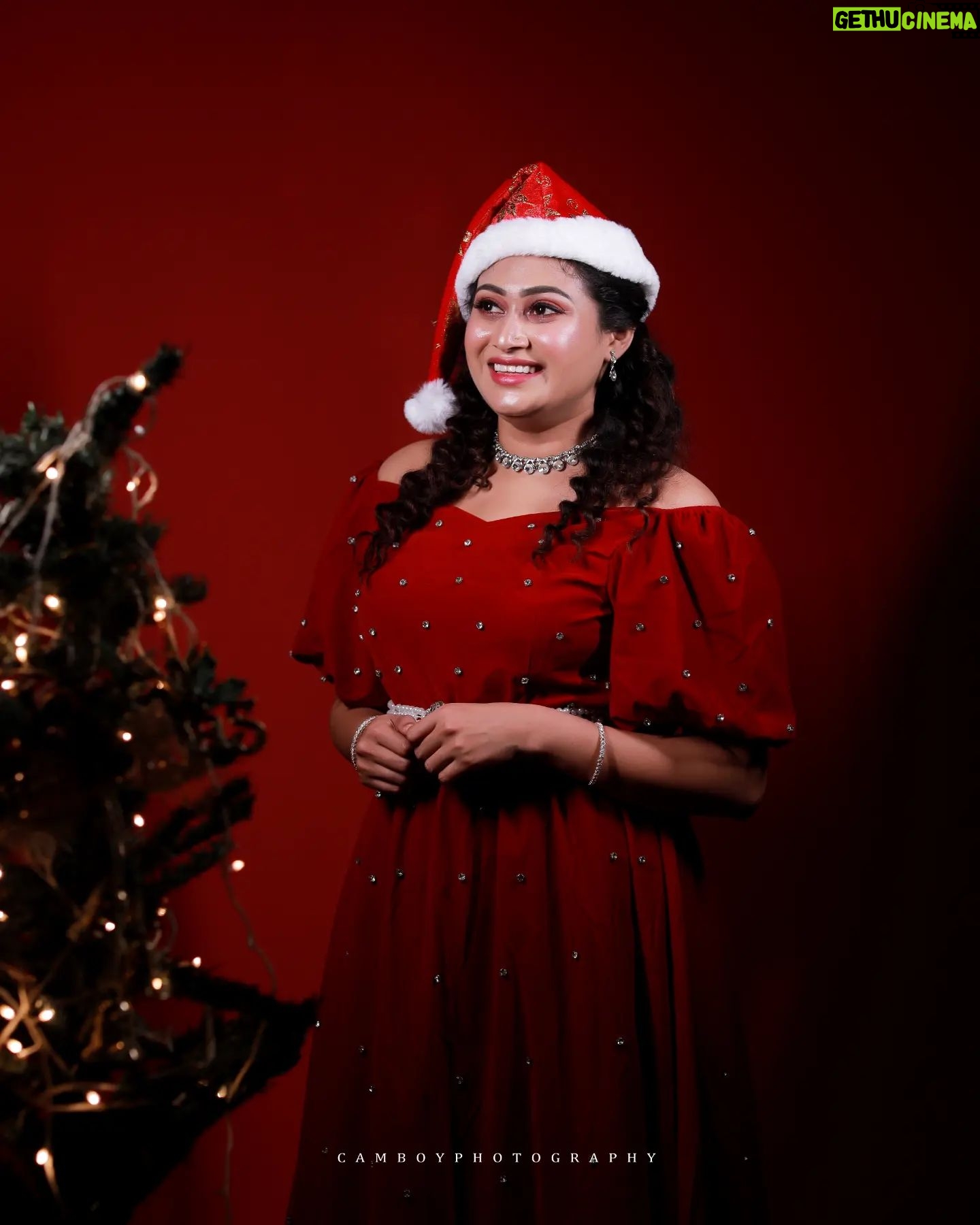 Janaki Sudheer Instagram - Happy Christmas once again all #explore #enjoylittlethings #enjoy #enjoylife #happiness #happy #loveyourself #love #smile #janakisudheer #modelsofinstagram #modelsofinsta #bigbossmalayalam #bigbossmalayalamseason4 #janakisudheer #instagood #iamonmyway #instafashion #instadaily #instalike #instalove #cute #merrychristmas #enjoylittlethings #explore