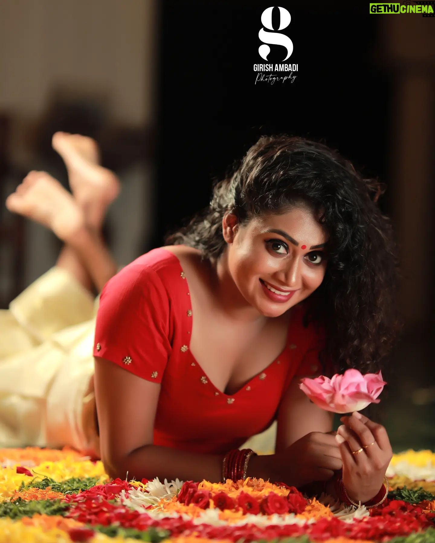 Janaki Sudheer - 6K Likes - ❤️❤️❤️
Still @girishambadi
Makeover @makeover_beauty__
#instagood #instafashion #instamood #instalike #instadaily #instagram #instamood #picoftheday #pictureoftheday #happiness #happy #photooftheday #postoftheday #love #onam #janakisudheer #modelsofinstagram #modelsofkerala #bigbossmalayalamseason4 #bigbossmalayalam #enjoylittlethings #smile #peace