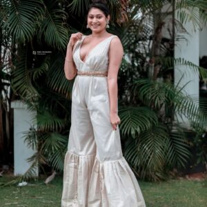 Janaki Sudheer Instagram - Happy vishu all 

📷 @ebin_ambattu 
 👗 @jez_fio 
💄 @mua_alisha_official 

#vishu #janakisudheer  #picoftheday #possitivevibes #pictureoftheday #happinessquotes #happy #vibes #love #peace #vibes #selflove #smilemore #iamonmyway #malayalamcinema #modeling #modelsofinstagram #modelsofkerala #janakisudheerarmy #bigbossmalayalamseason4 #bigbossmalayalam #smartpixmedia #actress #actorslife #beautiful #outfits hu