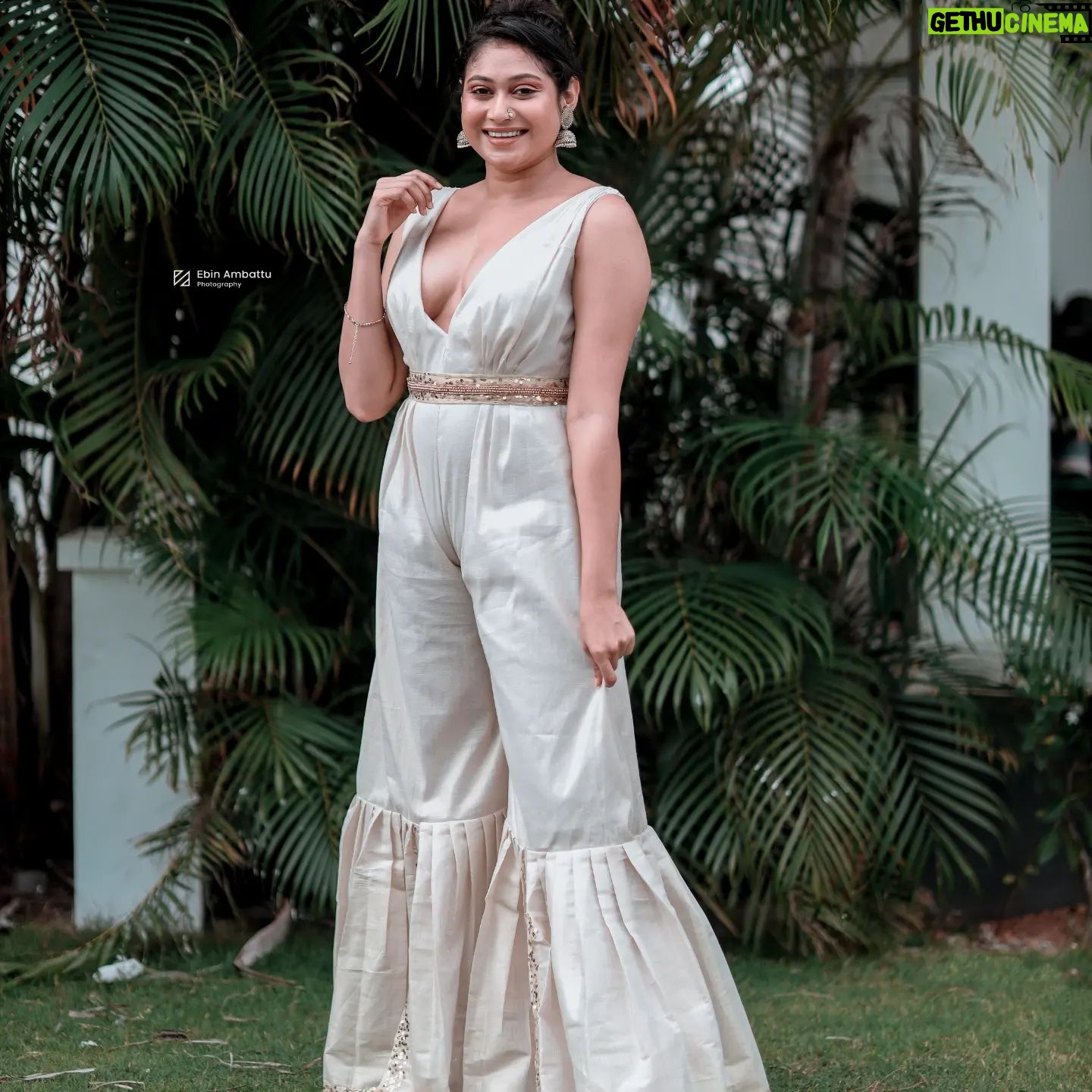 Janaki Sudheer - 5.5K Likes - Happy vishu all
📷 @ebin_ambattu
👗 @jez_fio
💄 @mua_alisha_official
#vishu #janakisudheer #picoftheday #possitivevibes #pictureoftheday #happinessquotes #happy #vibes #love #peace #vibes #selflove #smilemore #iamonmyway #malayalamcinema #modeling #modelsofinstagram #modelsofkerala #janakisudheerarmy #bigbossmalayalamseason4 #bigbossmalayalam #smartpixmedia #actress #actorslife #beautiful #outfits hu