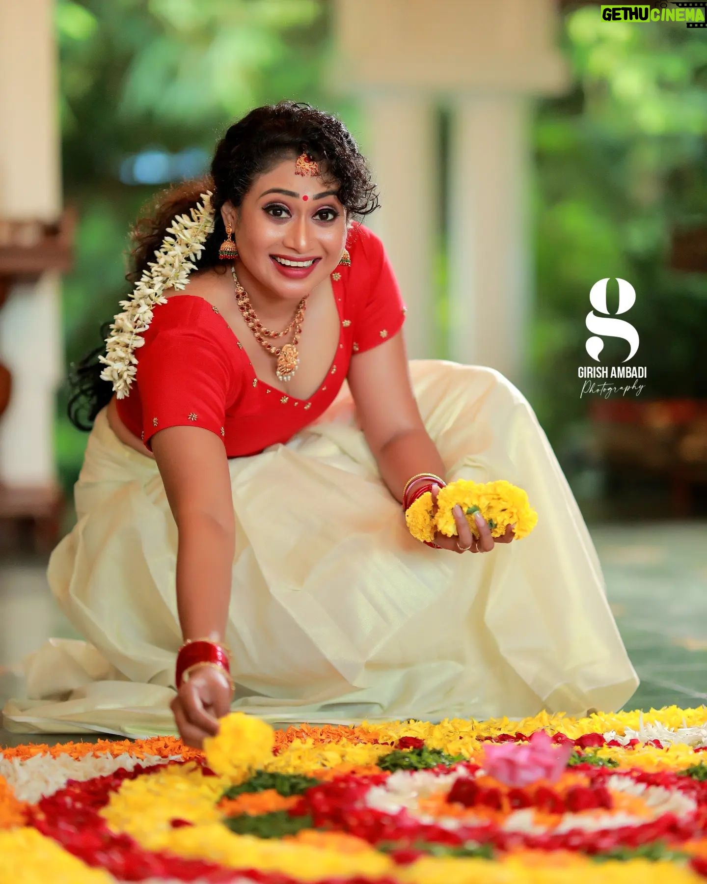 Janaki Sudheer - 8.4K Likes - Happy onam all 🌼🌼🌼🌹🌹🌹🏵🏵🏵
Still @girishambadi
Make up @makeover_beauty__
#instagood #instafashion #instadaily #instalike #instamood #instagram #onamcelebration #onam #peace #pictureoftheday #postoftheday #vibes_of__kerala #enjoylittlethings #happiness #happy #smile #janakisudheer #modelsofinstagram #modelsofkerala #peace #bigbossmalayalam #bigbossmalayalamseason4