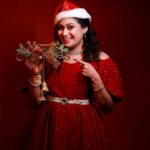 Janaki Sudheer Instagram - Merry Christmas 🎅 🎄 #picoftheday #pictureoftheday #pretty #modelsofinstagram #modelsofkerala #bigbossmalayalam #bgbossmalayalamseason4 #janakisudheer #happiness #instagood #iamonmyway #instafashion #instadaily #vibes_of__kerala #enjoylittlethings #explore #cute #happy #selflove #smile